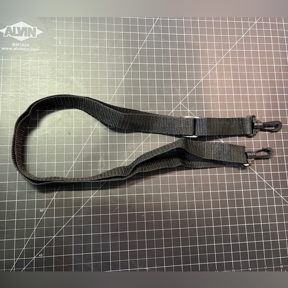 VGUC Kenneth Cole Reaction nylon bag - Picture 4 of 8